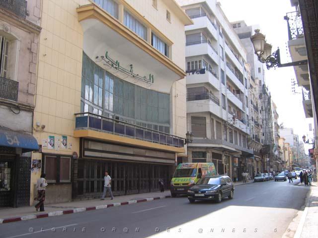 VOYAGE ORAN SEPTEMBRE 2006 37 10 sept. 06 - aprem - RUE D ARZEW RUE LARBI BEN M HIDI CINEMA 2.JPG